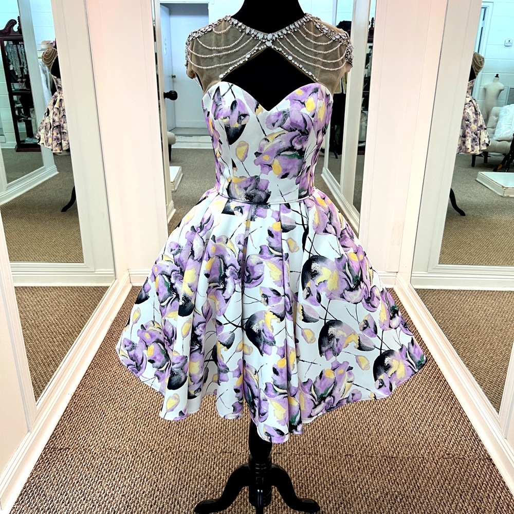 Lilac Floral Short dress Size 4 by Vienna Prom